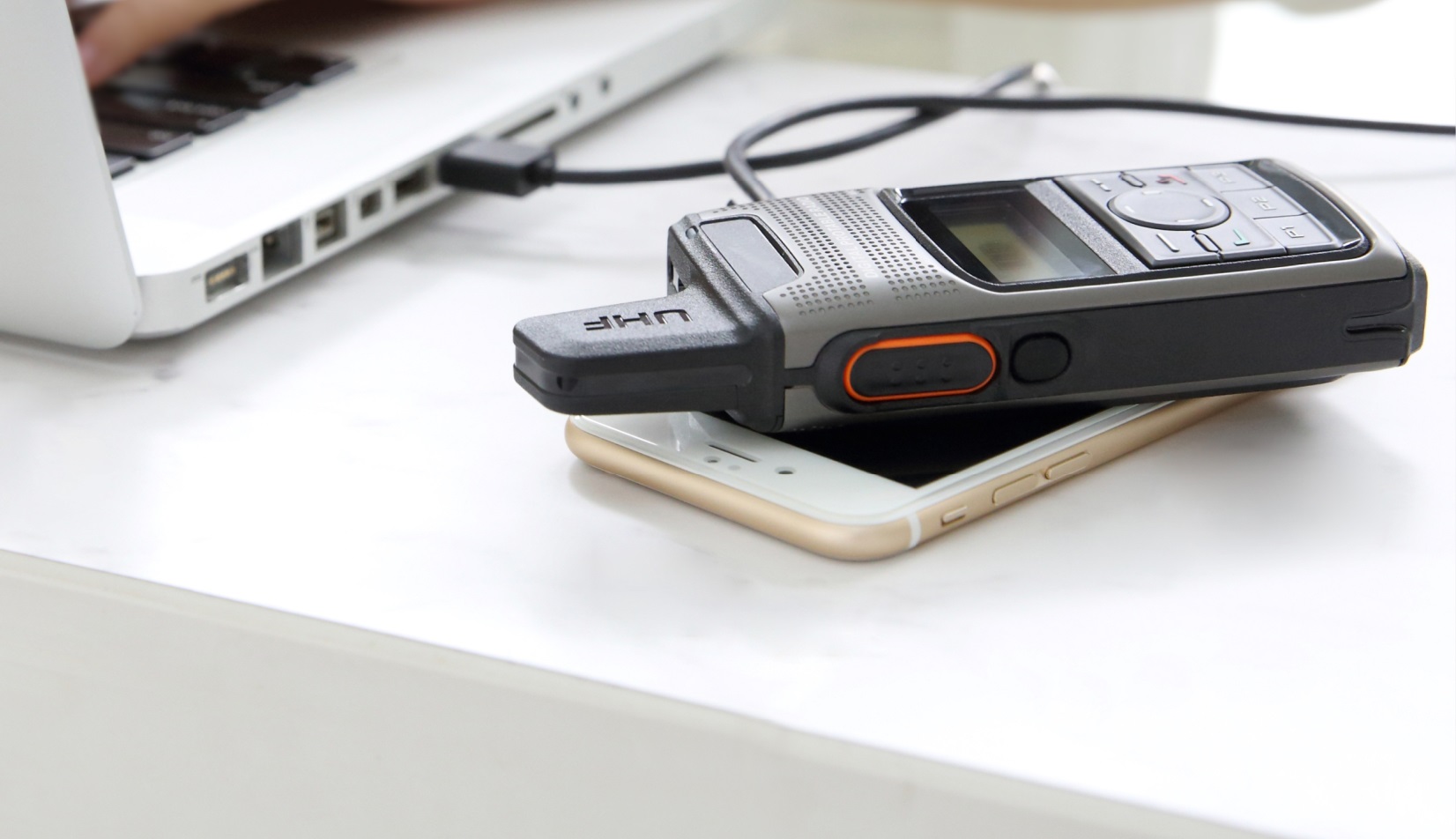 對講機(jī)充電 對講機(jī)充電